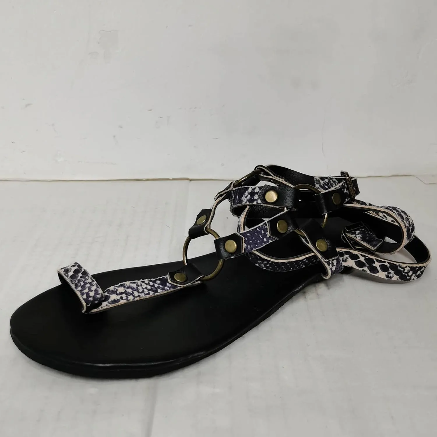 2025 Hot Snakeskin Clip Toe Flat Sandals for Women Classic Lace-Up Gladiator Roman Sandales Summer Beach Resort Wear