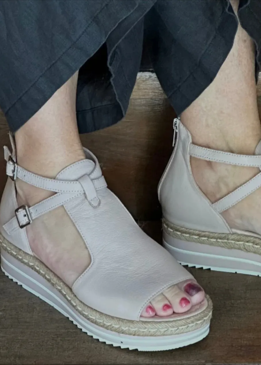 Alexys Sandal ~ Camel