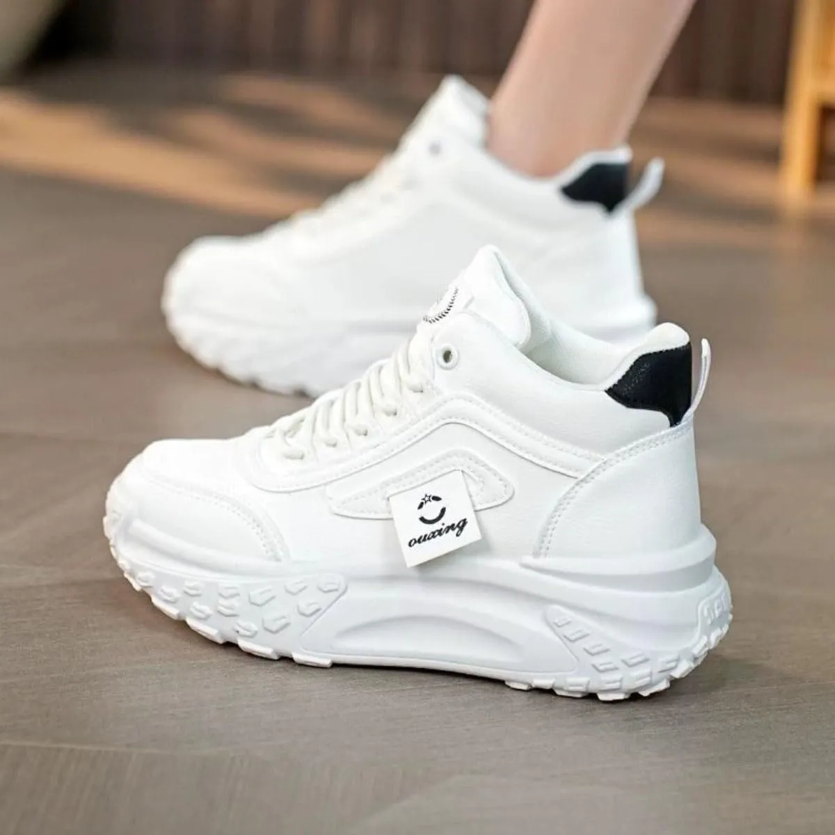Chunky Sneakers for Women Walking Shoes with 1.8-Inch Thick Sole - Comfortable and Versatile