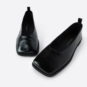 INTENTIONALLY BLANK SAUCER IN BLACK PATENT