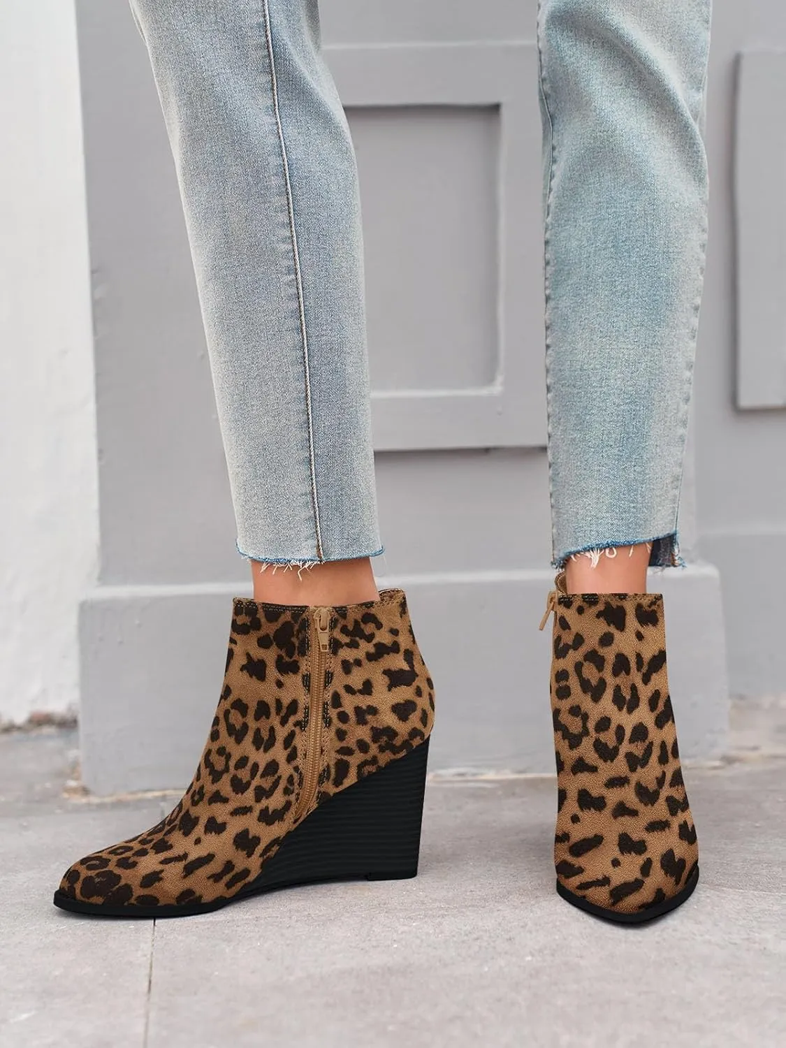 LAICIGO Womens V Cut Wedge Ankle Booties Zip-up Closed Toe Stacked Heel Faux Suede Winter Boots