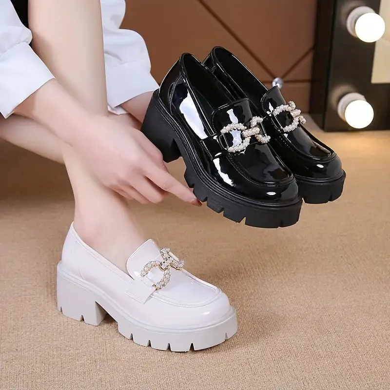 Pearl Chain Glossy Loafers™