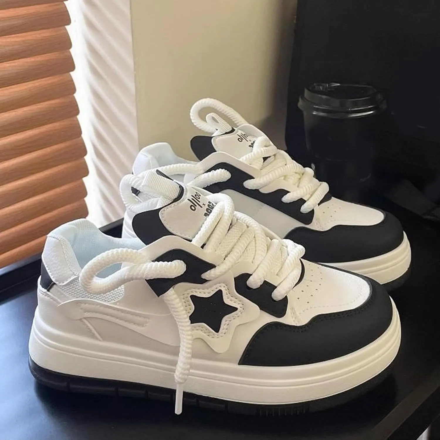 Star Shoes Walking Sneakers for Women Low Top Lace-up Comfort Casual Shoes Y2K Aesthetic Chunky Platform Sneakers