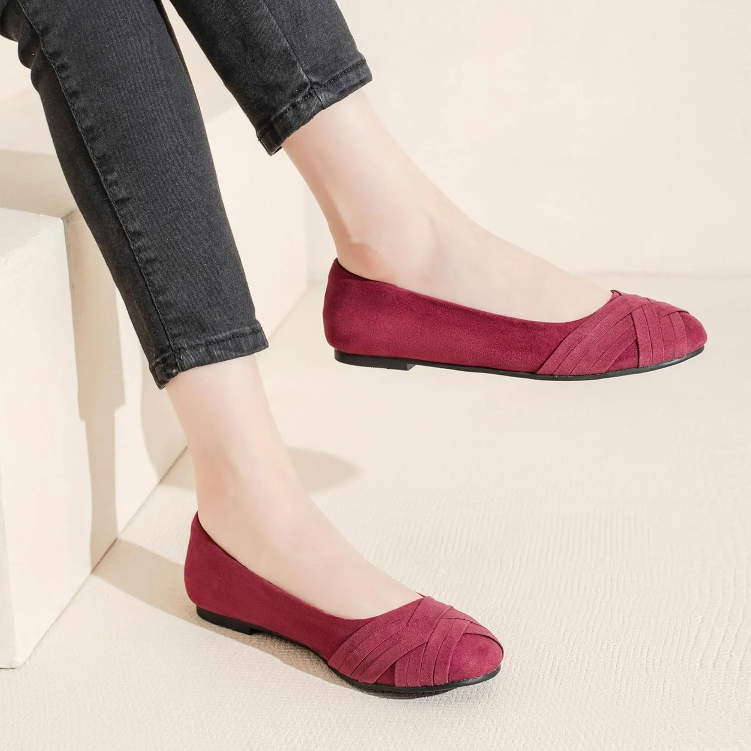 Veittes Women's Wide Width Flat Shoes, Comfortable Casual Round Toe Classy Design Ballet Flats.